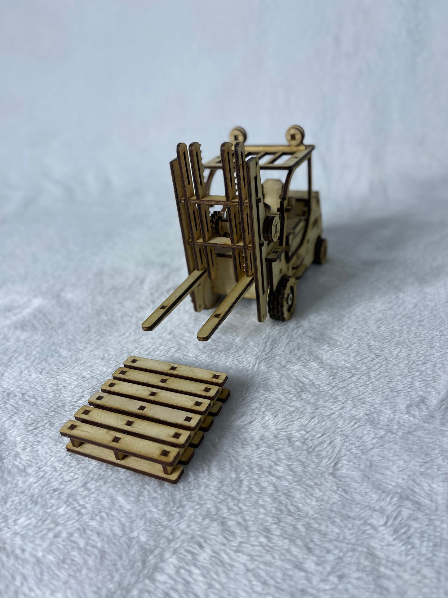 Forklift with 2x Coaster pallets