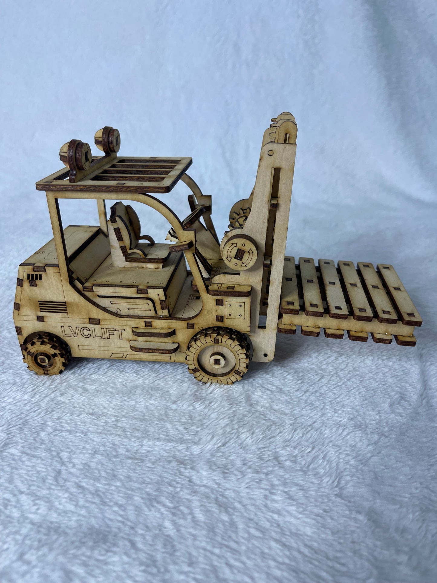 Forklift with 2x Coaster pallets