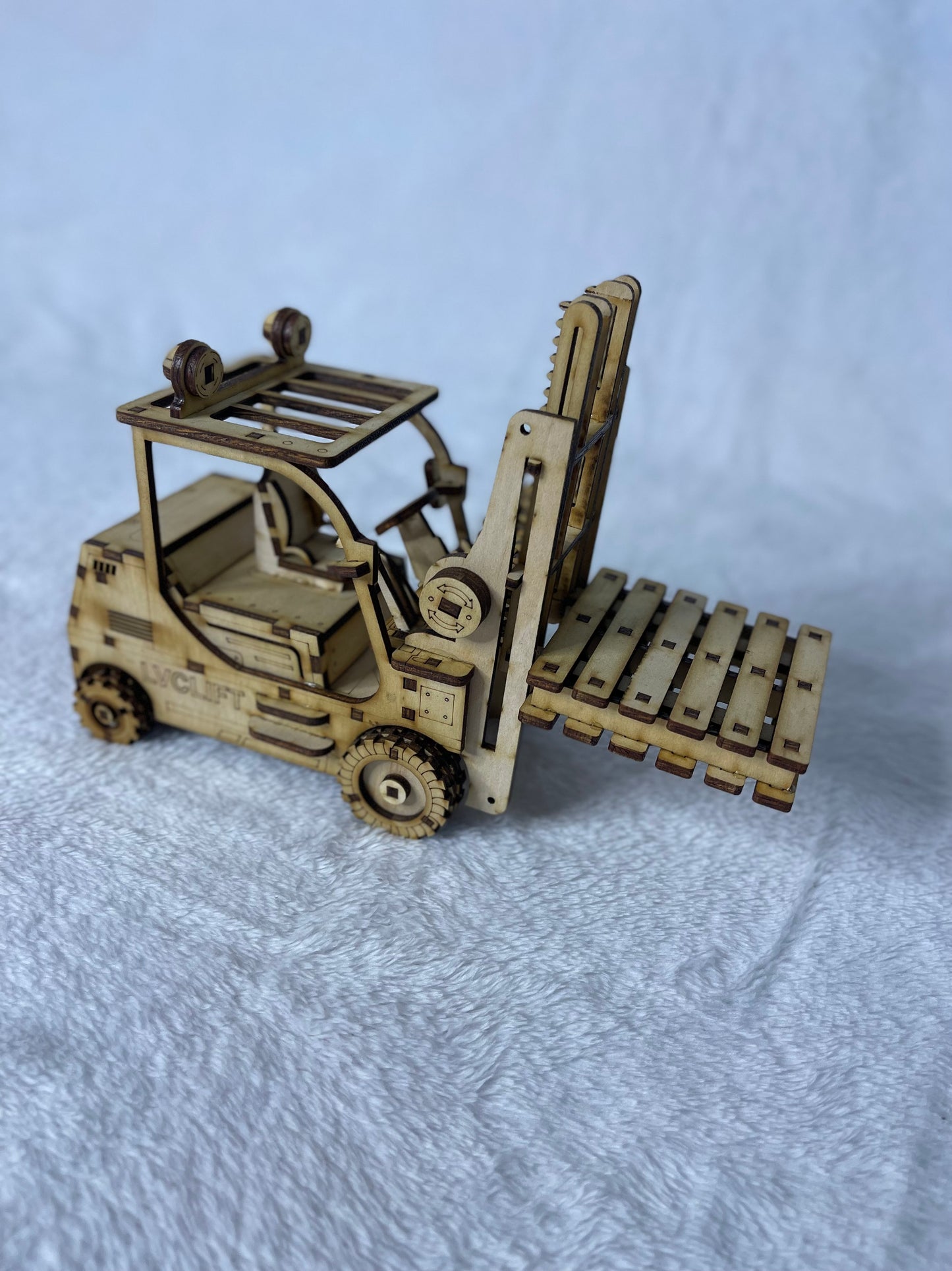 Forklift with 2x Coaster pallets