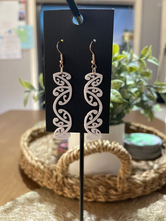 Sahara earrings white