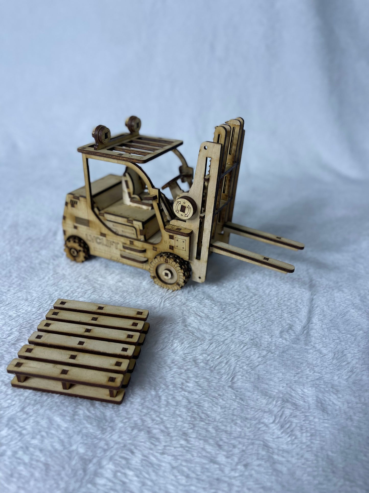 Forklift with 2x Coaster pallets