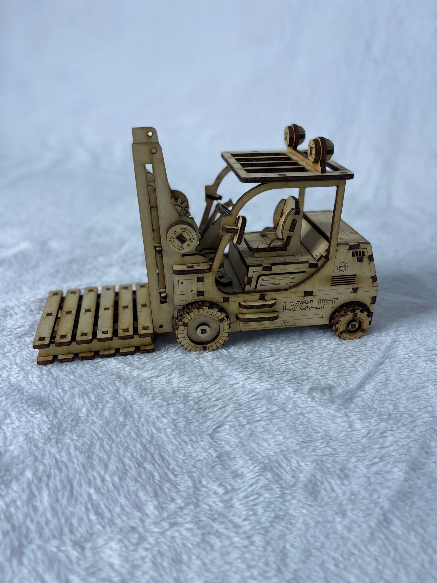 Forklift with 2x Coaster pallets